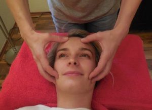 Behandlung bei Kopfschmerzen und Sinusitis, Tinnitus und Gesichtsschmerzen